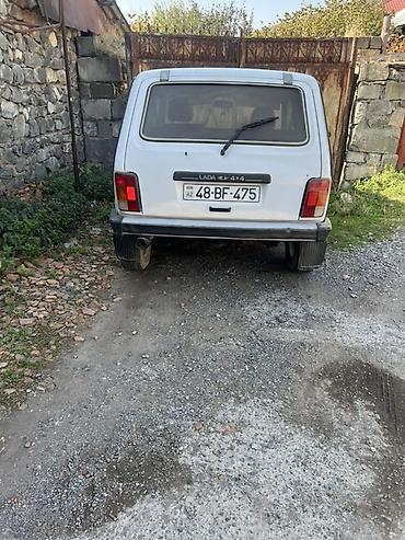 reduktor 1:3: Ağ rəngli LADA Niva 4x4 təqdim olunur. Klassik və tanınan kuzov — 5