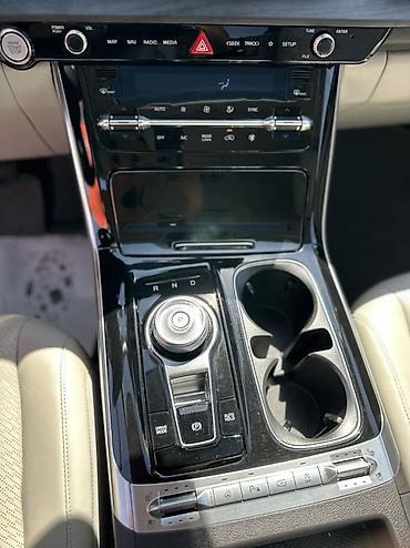 Kia: Kia Carnival: 2020 г., Минивэн — 21