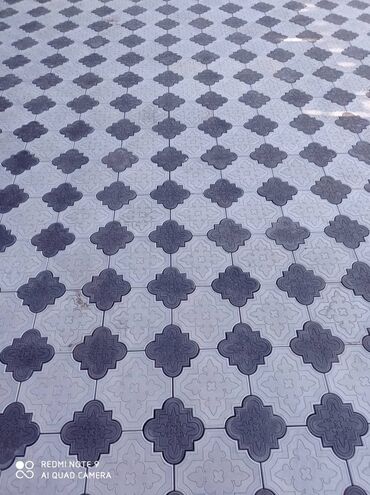 Тротуарная плитка: Тротуарная плитка в форме восьмиугольников с узором в центре и — 3