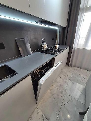 qara qarayev m: İcarəyə verilir 3 otaqlı yeni tikili 105 m², 28 May m. Kateqoriya — 7