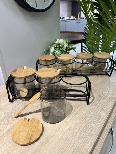 кухонный оборудование: Набор для сыпучих 

•бамбук
•стекло 
•подставка✅