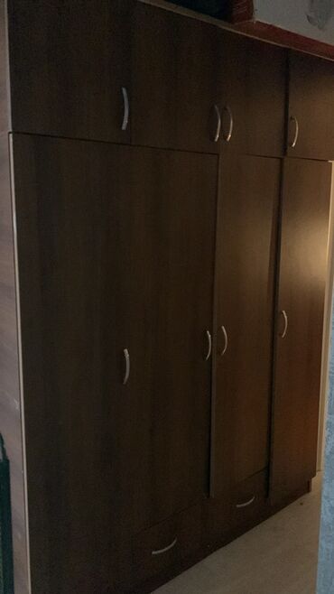 Kreslolar: Açılan, 6 qapı Düz dolab, Qarderob, paltar dolabı