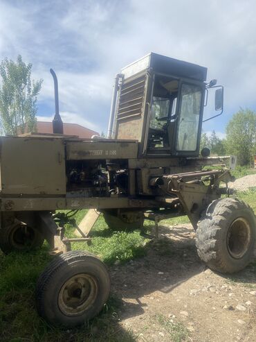 Комбайны: Ешка 302 Колдо дети огуздо на ходу,жатканы курап берем ремон кылып