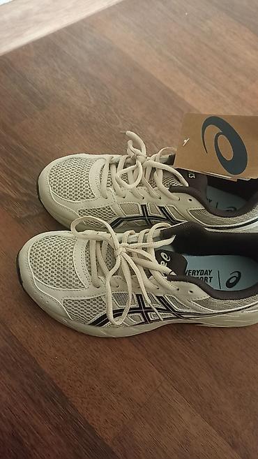 калыб: Кроссовкалар, 41.5, Asics, Жаңы, түсү - Саргыч боз, Акысыз жеткирүү — 1