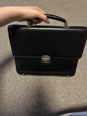 сумку портфель: Дипломат деловой портфель
Хорошее состояние
Ремешок внутри портфеля