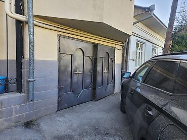место на аренду: 25 м², Металлический — 2
