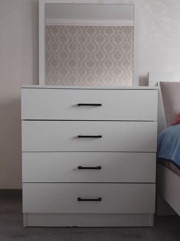 комод с зеркалом в спальню: Chest of drawers To the bedroom, С зеркалом, Б/у