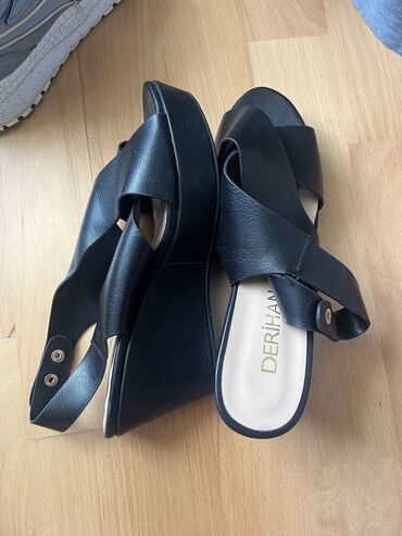 женские сандали adidas adilette: Размер: 38, цвет - Черный, Б/у