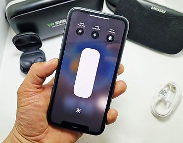 Apple iPhone: IPhone 11 Pro, Б/у, 128 ГБ, Черный, Наушники, 90 % — 22