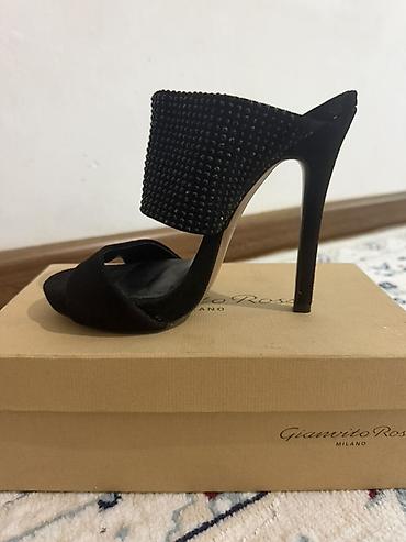 stud 5000: Элегантные женские мюли Gianvito Rossi Milano в черном цвете — 1