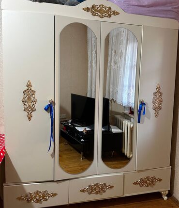 Rəflər: İşlənmiş, 4 qapılı Düz dolab, Şifonyer