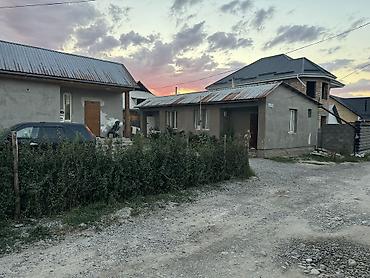 Продажа коттеджей и домов: Собственник!!! Продаю дом в ж/м Ак-Ордо2 по улице Сары-Жаз, Вверх от — 13