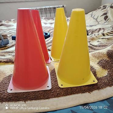 İdman və istirahət: Məşq və nişanlama üçün plastik konuslar dəsti - Miqdar: 4 ədəd - — 2