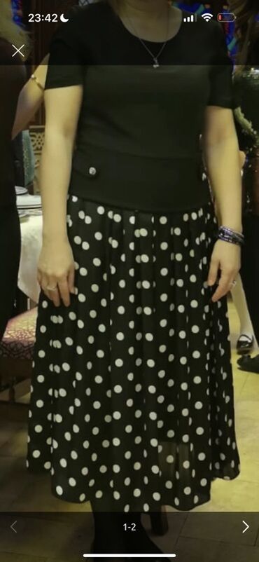 qaqa stili: Qara rəngli, xallı (polka-dot) midi don. - Üst hissə: qısaqol, bədənə