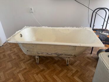 бочка для перевозки рыбы: Продается чугунная ванна. Размер: 150 на 70см