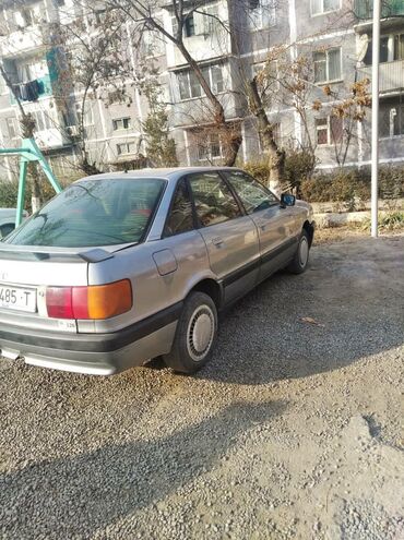 Audi в Ош: Audi 80 1.8 л. 1989