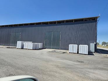 Аренда складов и мастерских: Сдаю угловой ангар на рынке Караван. размеры 90квадрат (длина 15м — 8