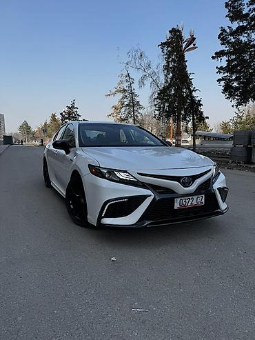 Toyota: Toyota Camry: 2021 г., 2.5 л, Вариатор, Гибрид, Седан — 7