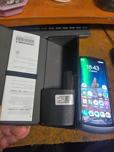 Motorola: Motorola Razr 2023, 256 GB, bоја - Crna, Otisak prsta, Bežični punjač, Dual SIM — 16