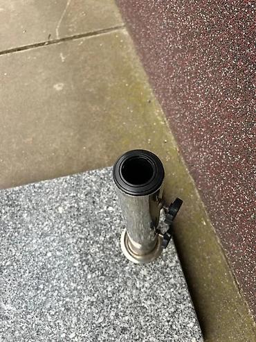 Suncobrani, tende i paviljoni: Težak granitni postolje za suncobran sa inox nosačem - Materijal — 4