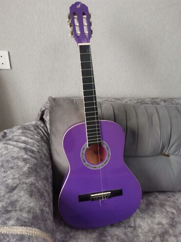 гитара со звукоснимателем: Klassik gitara, İşlənmiş, Ünvandan götürmə