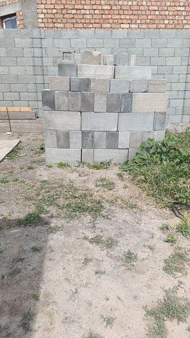 Другие товары для дома и сада: Продаю газоблок 160 штук