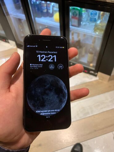 ikinci əl telefonlar iphone: IPhone 8, 64 ГБ, Черный, Отпечаток пальца