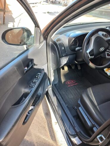 Hyundai: Hyundai i30 CW (universał) avtomobil - Kuzov: universal, qara rəng — 10