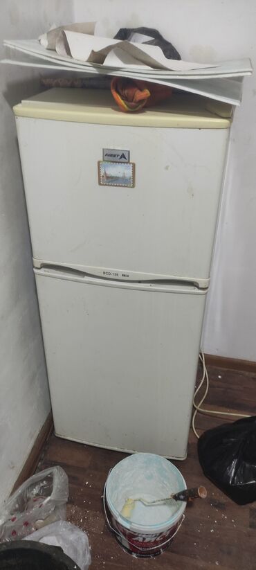 холодильник домашний: Холодильник Avest, Б/у, Двухкамерный, 12 *