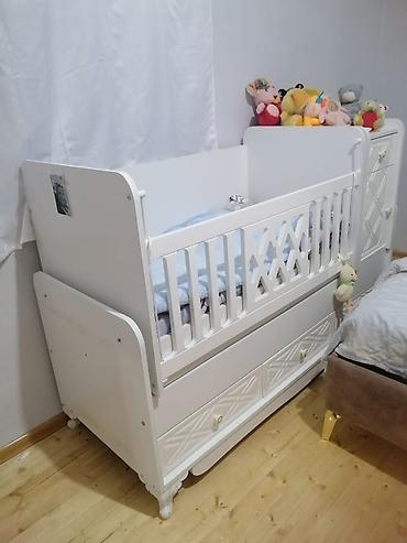 dolablar 2ci el: Oğlan və qız üçün, İşlənmiş, Dördbucaq, Beşik, Dəstsiz, Matras ilə, Yellənmə mexanizmsiz — 1