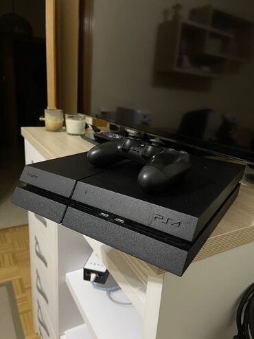 выкуп микроволновок: Игровая консоль Sony PlayStation 4 Slim (PS4) в черном корпусе