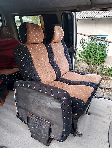 два авто: Mitsubishi Delica: 1988 г., 2.4 л, Механика, Дизель, Минивэн — 6
