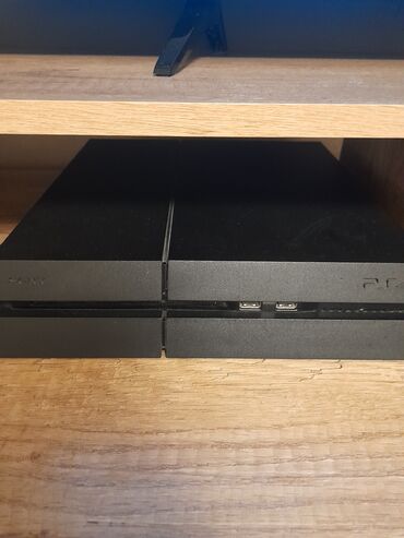 PS4 (Sony PlayStation 4): Пс 4 500гб коробки нету два джойстика 3игры fifa23 ufc3 Raymond я