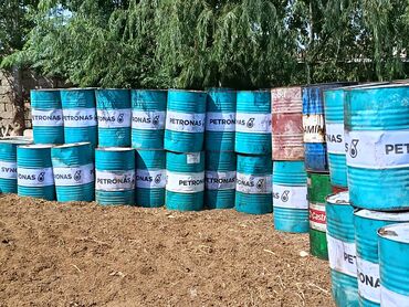 Konteynerlər: Metall fuçı/barrel-lər – 200 litr (təxminən) - Həcm: standart 200 L