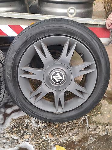 Kompletni točkovi: Komplet od 4 alu felne sa gumama 195/55 R15. Detalji: - Dimenzija — 2