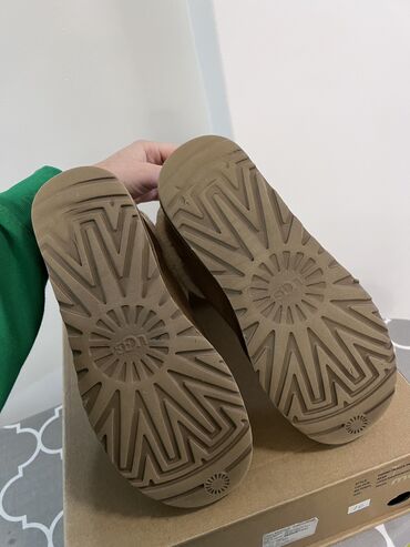 cizme sa skrivenom platformom: Ugg čizme, bоја - Maslinasto zelena, 38