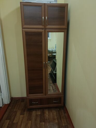Вешалки: Б/у, Распашной, 2 двери Прямой шкаф, Шкаф в прихожей