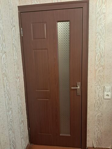 Фурнитура и комплектующие: Б/у Межкомнатная дверь С плинтусом, Без гарантии, Самовывоз
