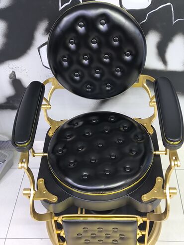 оборудование автомойка: Продаю кресло барберский срочно