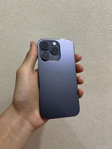Apple iPhone: IPhone 14 Pro, Б/у, 256 ГБ, Deep Purple, Защитное стекло, Чехол, 84 %