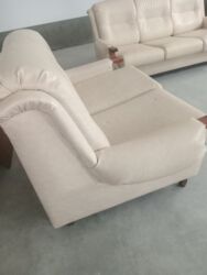 Ugaone garniture: Garnitura od eko koze u krem boji,u super stanju,jedina mana su na lalafo.rs — 10 Ugaone garniture: Garnitura od eko koze u krem boji,u super stanju,jedina mana su — 10