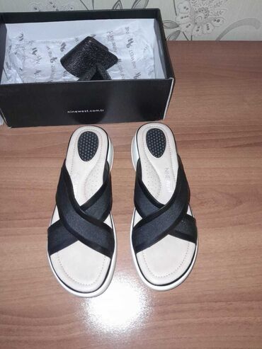 Basanoşka və səndəllər: Nine West, Ölçü: 40, rəng - Qara, Yeni