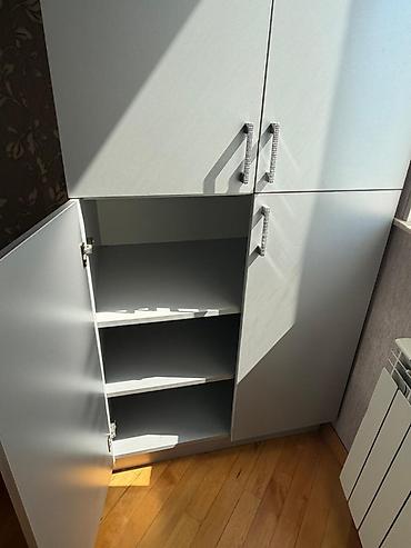 Boz rəngdə hündür dolab - Minimalist dizayn, düz səthli ön panellər - at lalafo.az — 3 Boz rəngdə hündür dolab - Minimalist dizayn, düz səthli ön panellər - — 3