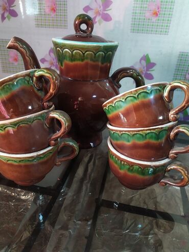 посуды новые: Чайный( кофейный) сервиз, чайник и 6 штук кружечек, керамика СССР