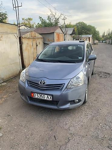 Унаа сатуу: Toyota Verso: 2009 г., 2 л, Кол менен иштөөчү, Дизель, Вэн/Минивэн — 1