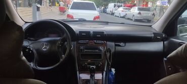 Mercedes-Benz: Mercedes-Benz C 200: 2 l | 2001 il Sedan — 8