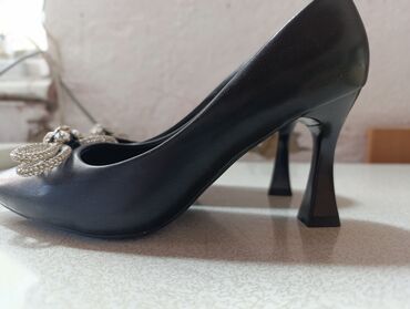 новые туфли: Туфли 37.5, цвет - Черный