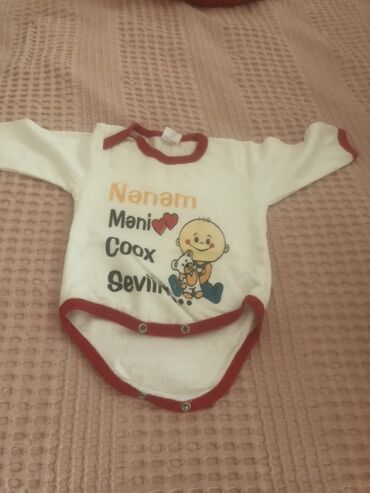 Dəstlər: Körpə geyim dəsti - 3 ədəd qalın, ayaqlı tulum: - Açıq mavi rəngdə — 40