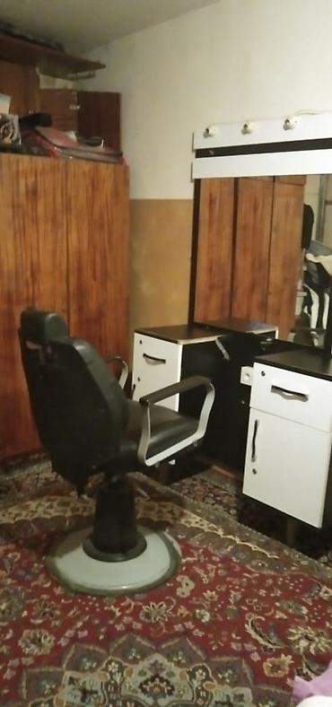 Salon, tibbi mebel: Bərbər/kişilər salonu üçün işçi yerinin komplekti ikinci el hec bir — 2