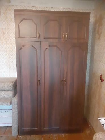 paltar işqafi: İşlənmiş, 3 qapılı, Qəhvəyi, Açılan, Düz dolab — 1